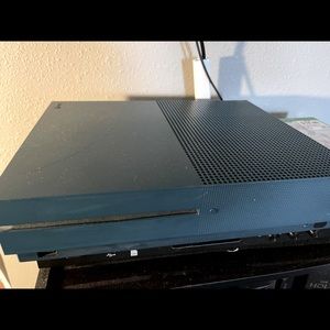 XBOX 1 with 2 games and 2 controllers